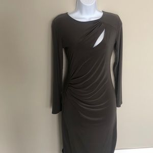 Fitted dress with cutout